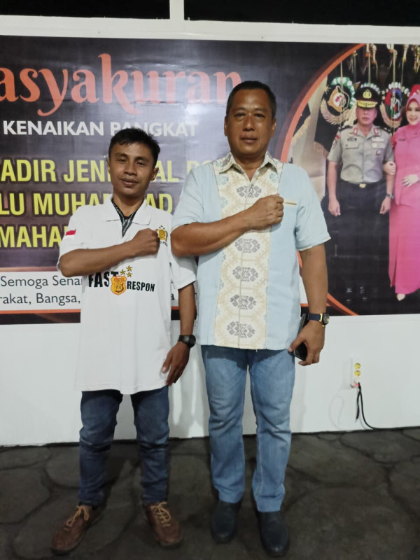 Foto Suasana Sinergi Antara Brigjen Pol. Lalu Muhammad Iwan Mahardan, SIK, MM dengan M. Aminullah, S.Si (Korwil Sigap News NTB/ Sekwil FRIC NTB) pada Senin (5/1/2025) dalam Acara Tasyakuran Kenaikan Pangkat Beliau (Dok. Pribadi)